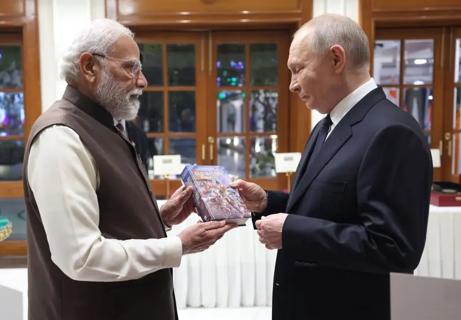 Prime Minister Modi presented a Russian copy of the Gita to Russian President Vladimir Putin.