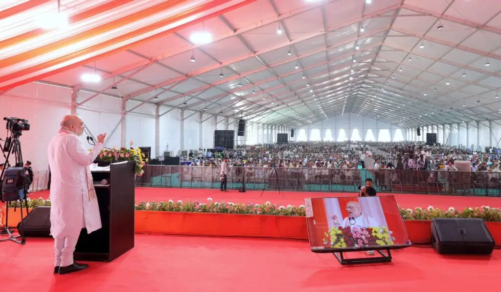 Amit Shah laying the foundation stone of the ₹43 crore Mini Sports Complex in Ahmedabad’s Gota area.